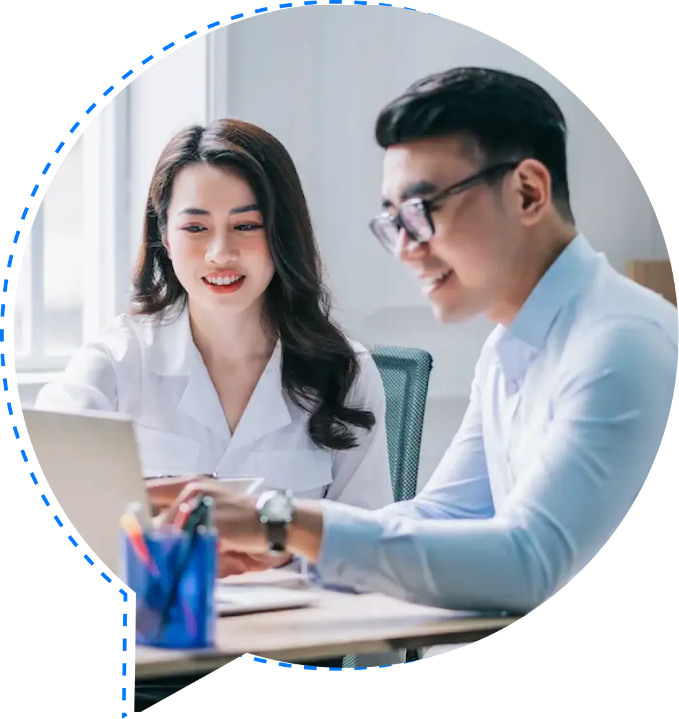 Communicare offshore support team collaborating at work